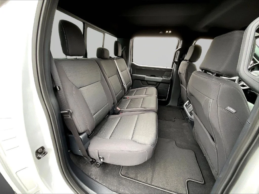 New 2026 Oxford White Ford XLT image 10