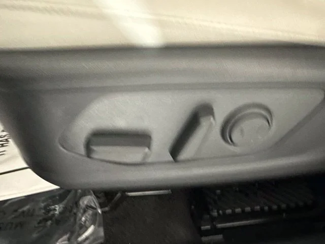Used 2025  Hyundai Limited image 20