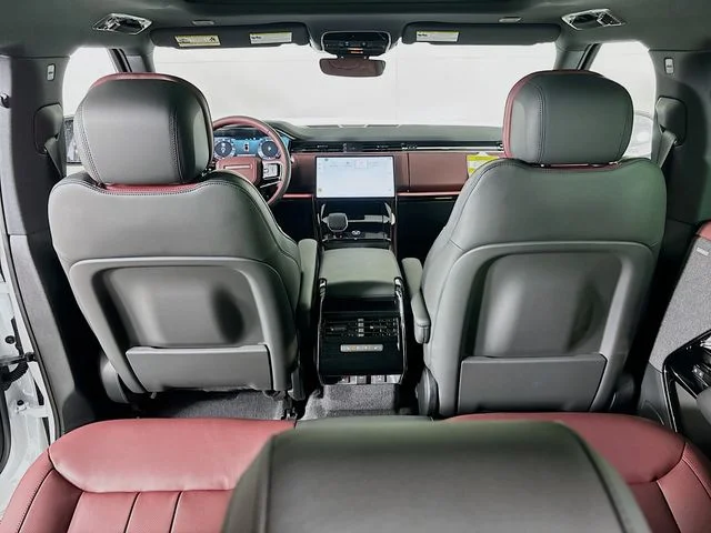 New 2026 White Land Rover Dynamic SE image 23