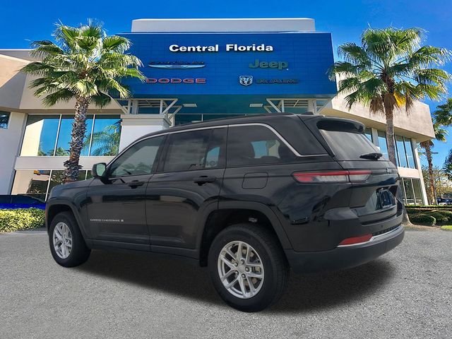 New 2026 Diamond Black Crystal Pearl-Coat Exterior Paint Jeep Laredo image 7