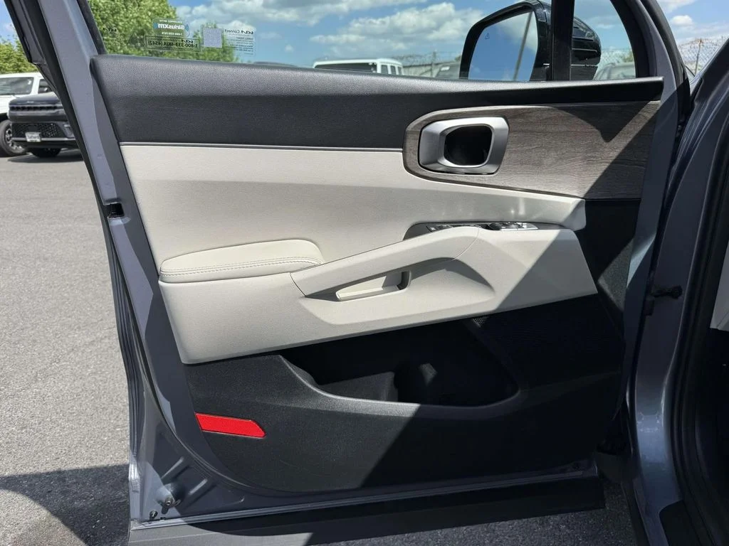 Used 2023 Silver Kia X-Line S image 26