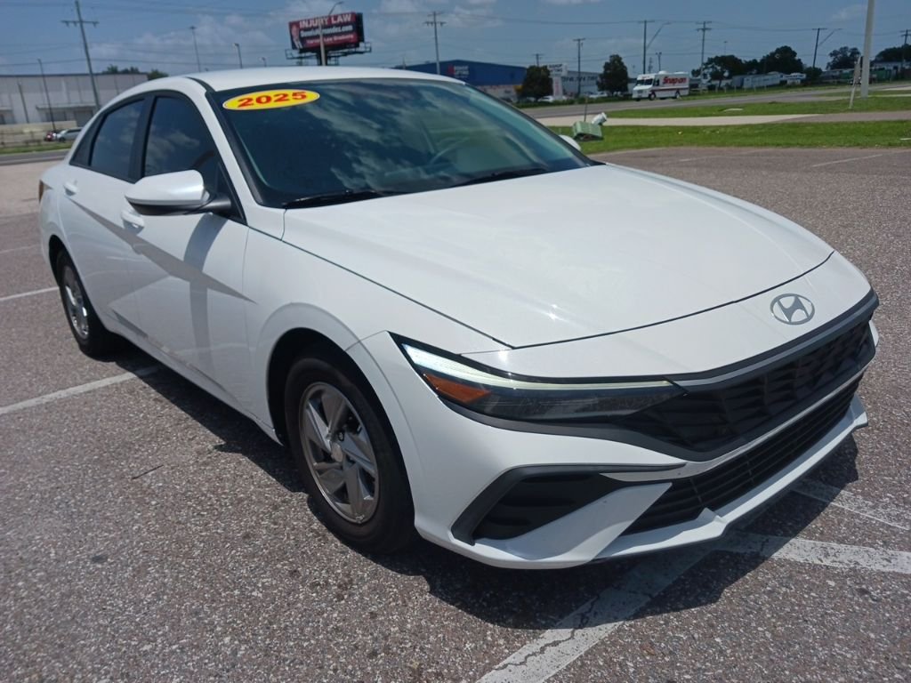 Used 2025 White Hyundai SE image 1