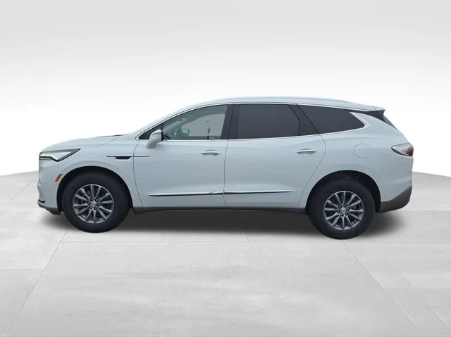 Used 2022 Summit White Buick Essence image 2