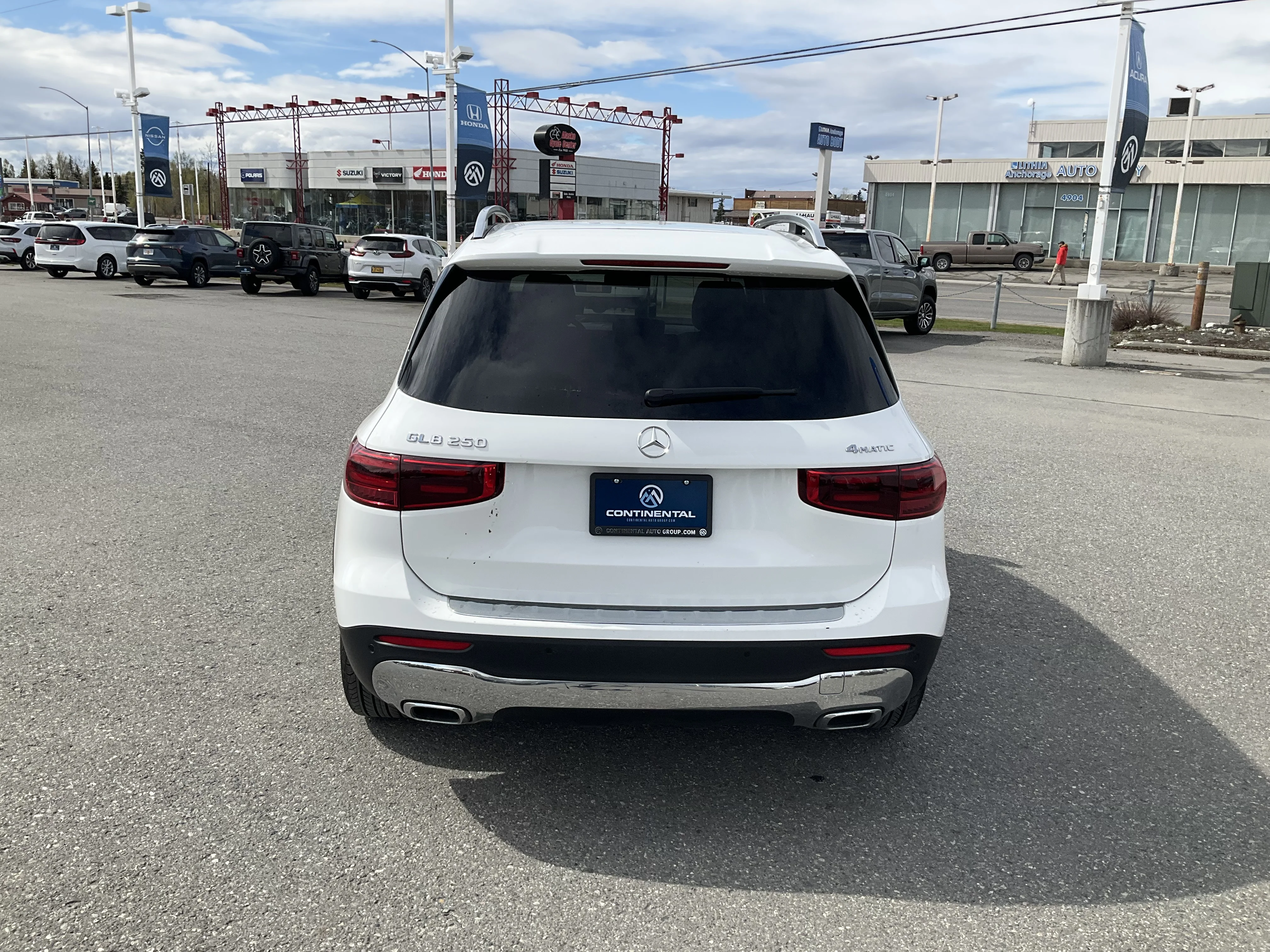 Used 2025 White Mercedes-Benz GLB 250 image 4