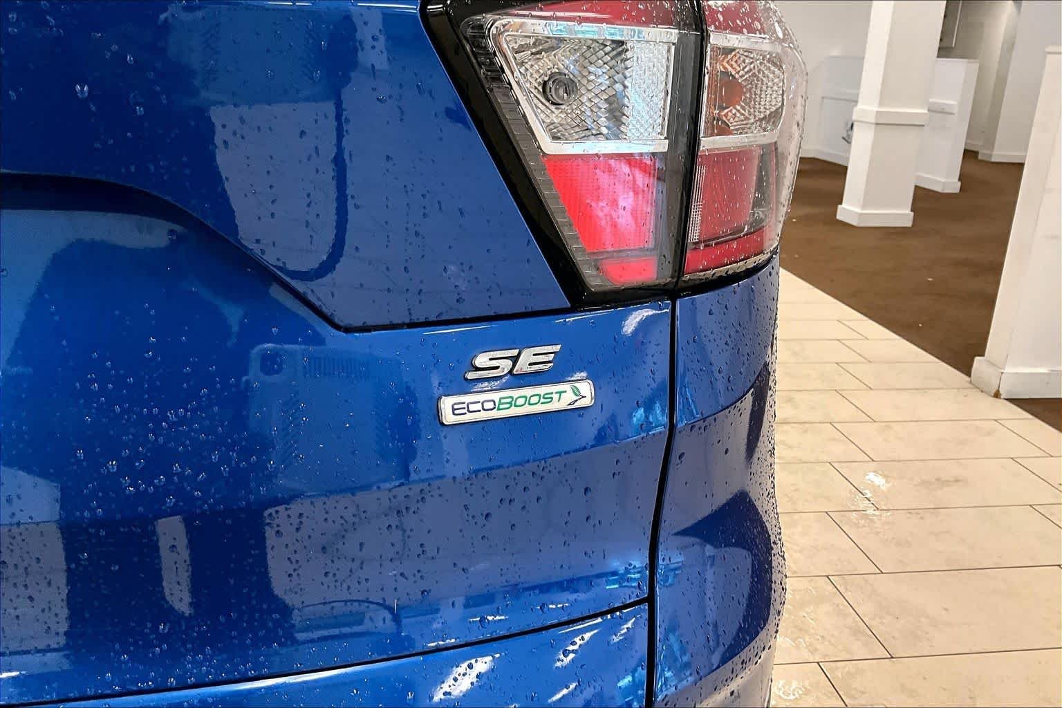 Used 2018 Lightning Blue Metallic Ford SE image 9