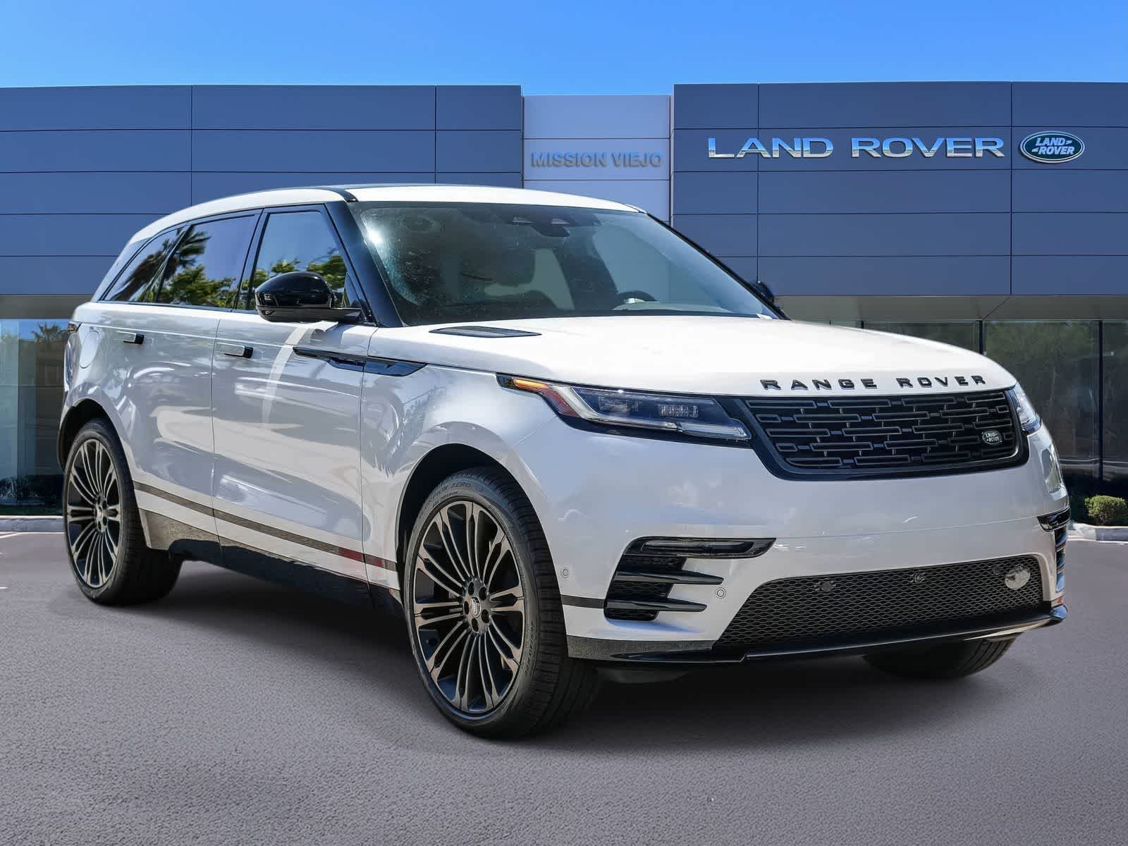 New 2026 Ostuni Pearl White Land Rover Dynamic SE image 3