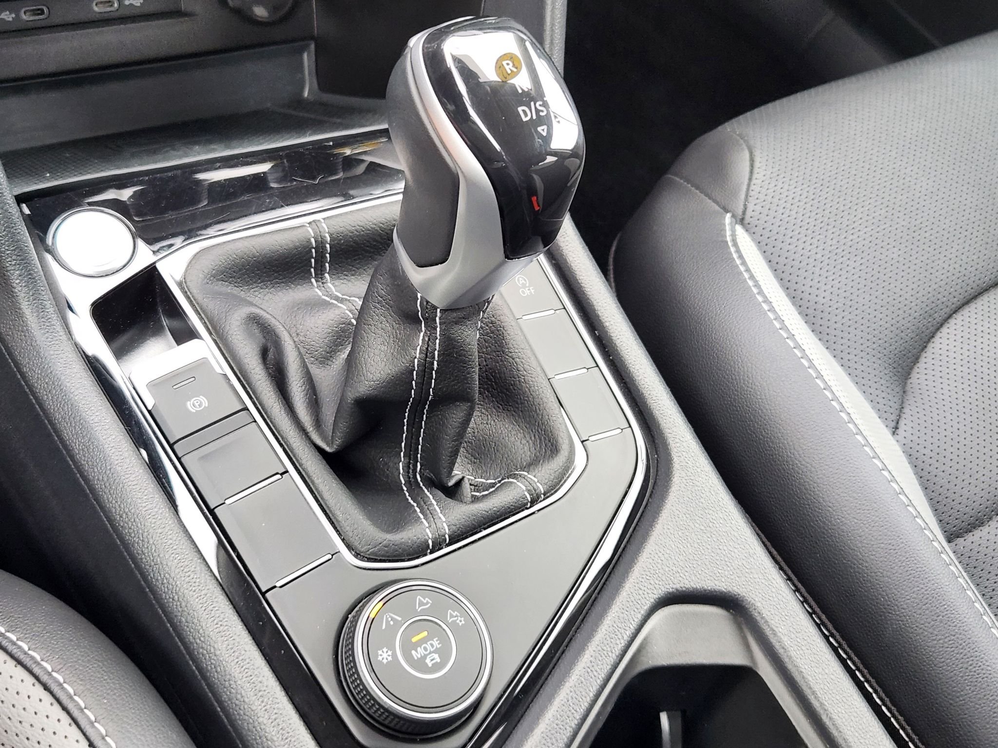 Used 2022 Pure Gray Volkswagen SEL image 27