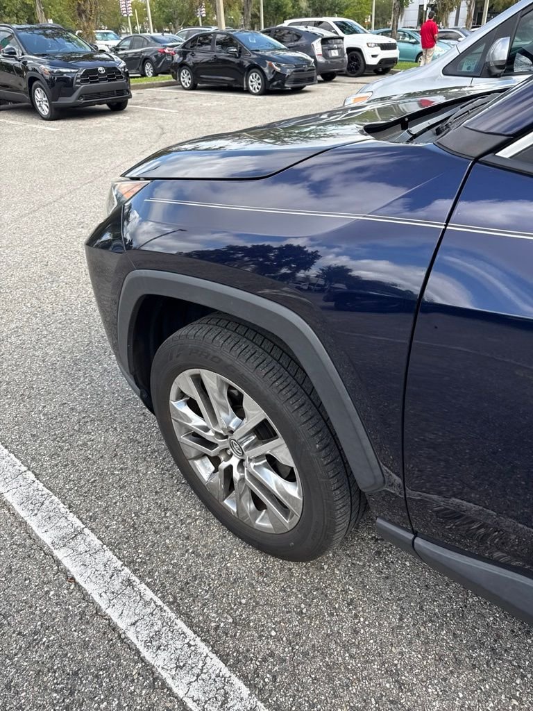 Used 2021  Toyota XLE Premium image 8