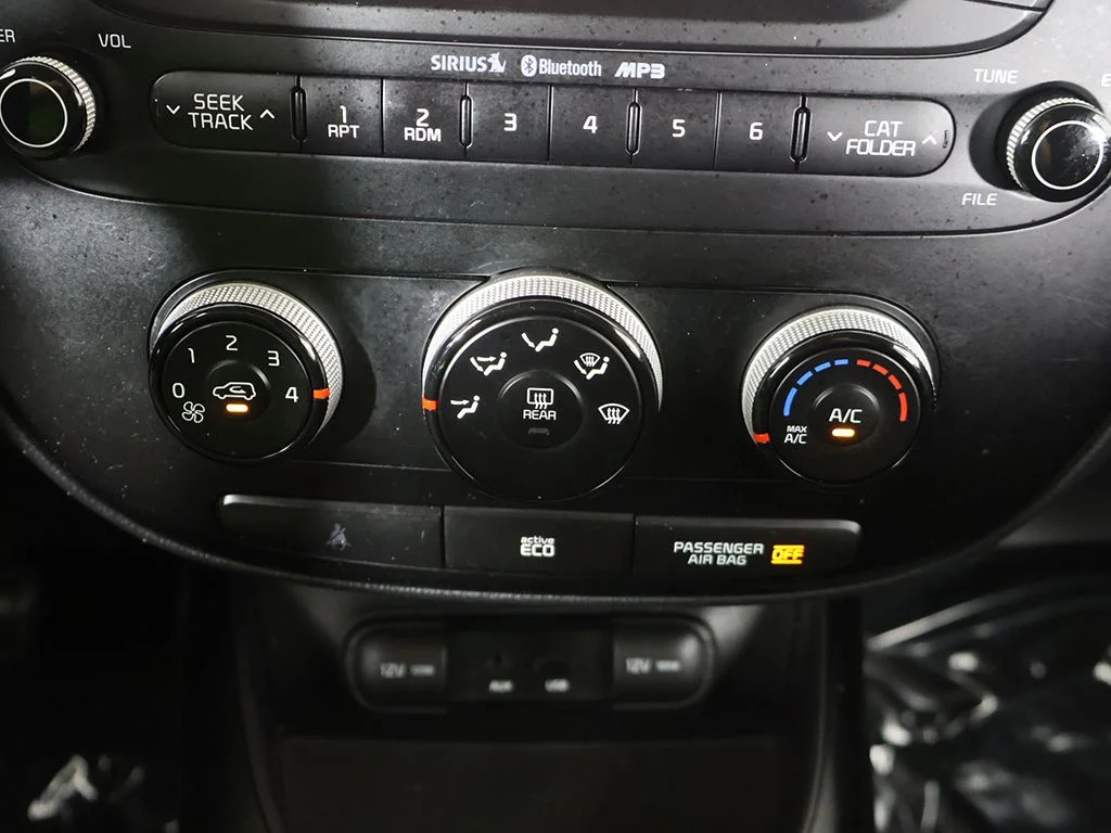 Used 2014 Green Kia Base image 36