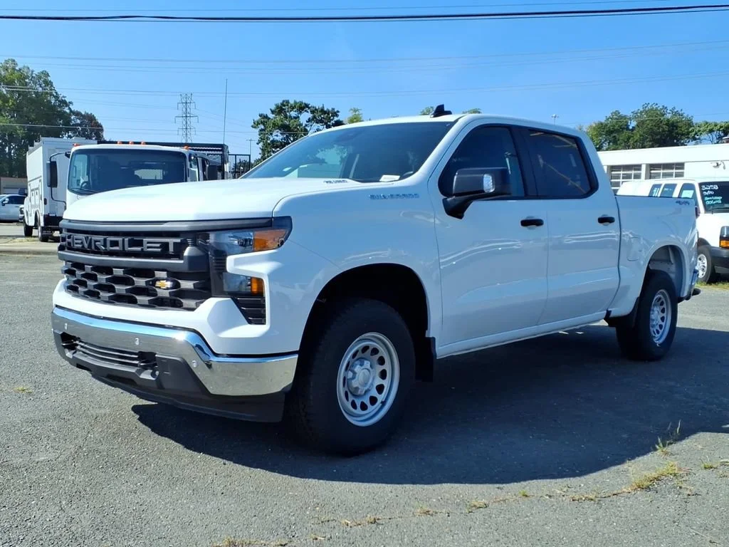 New 2026 Summit White Chevrolet WT image 3