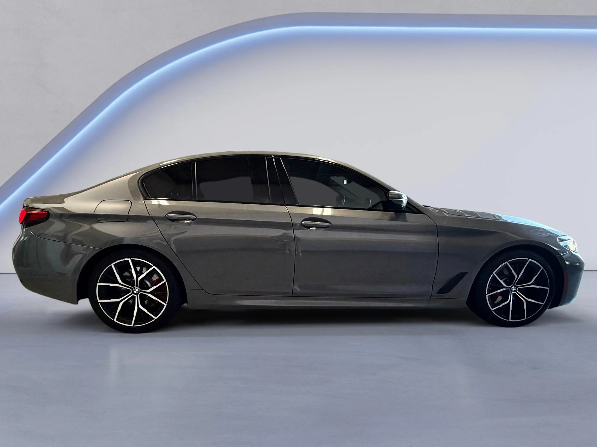Used 2022 Bernina Grey Amber Effect Metallic BMW 530i image 5