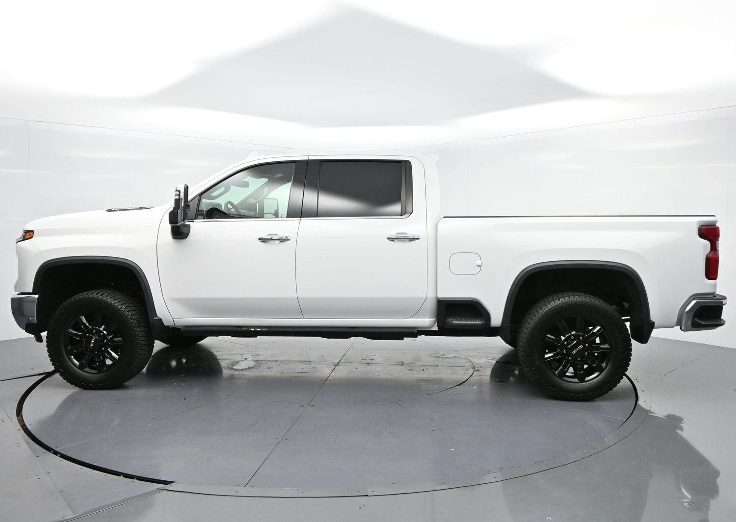 Used 2024 Summit White Chevrolet LTZ image 5
