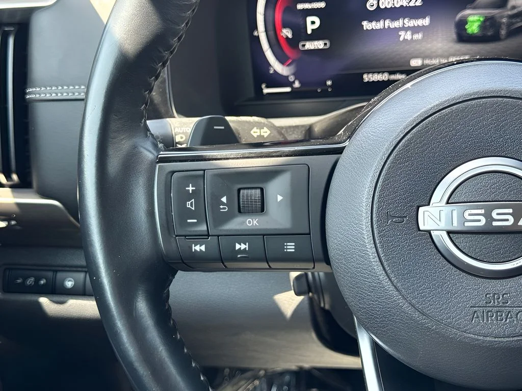 Used 2023 Gray Nissan Platinum image 17