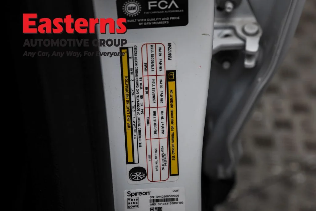 Used 2024 White Jeep Altitude image 37