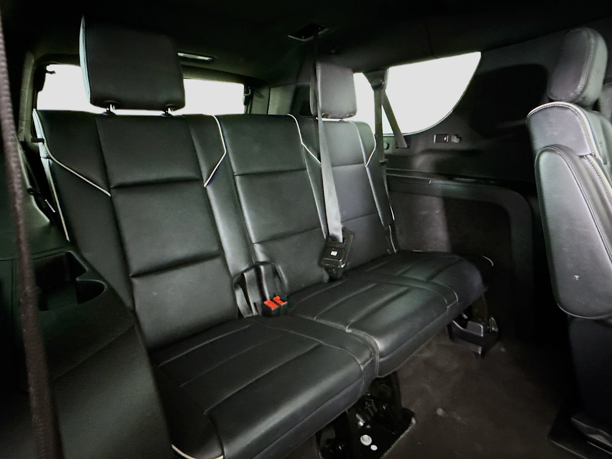 Used 2022 Crystal White Tricoat Cadillac Sport image 31