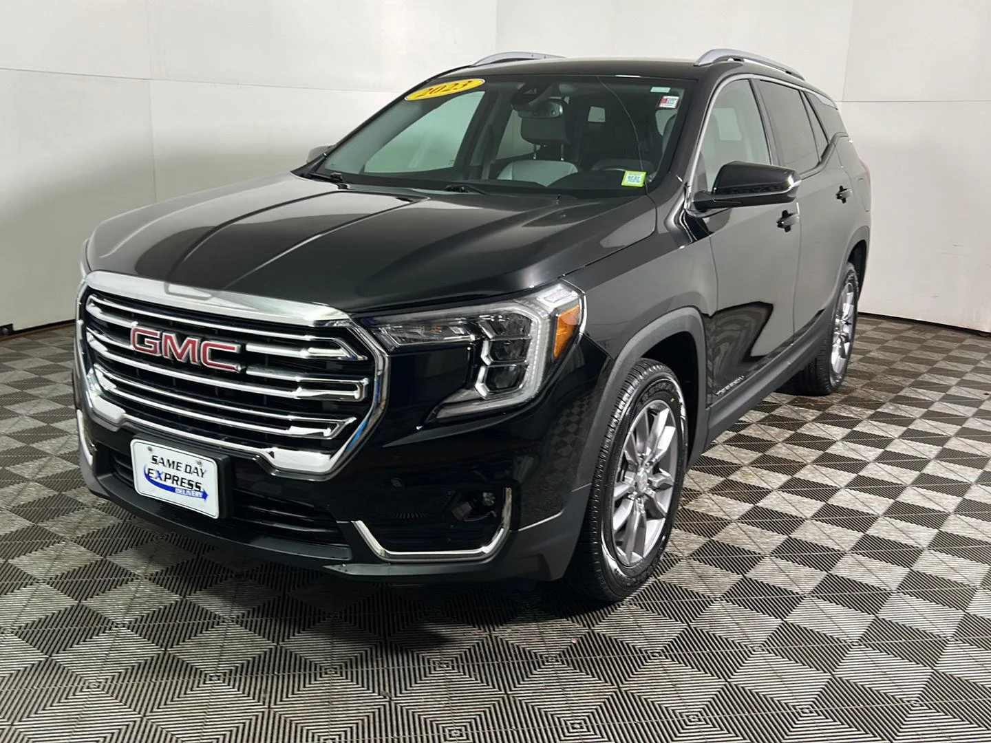 Used 2023 Ebony Twilight Metallic GMC SLT image 11