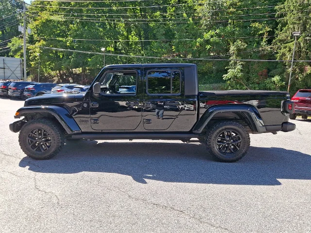 Used 2022 Black Jeep Sport image 5
