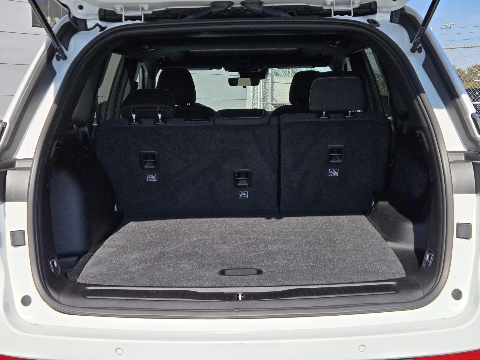2025 Jeep Grand Cherokee Laredo - Photo 28