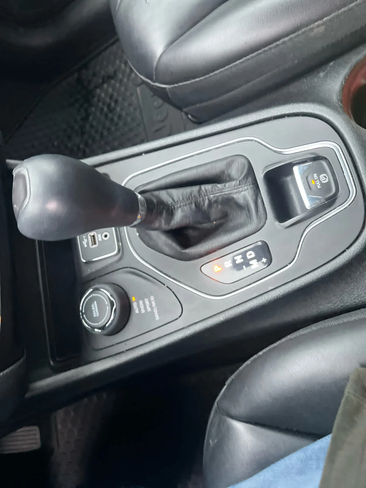 Used 2019 Bright White Clearcoat Jeep Latitude Plus image 6