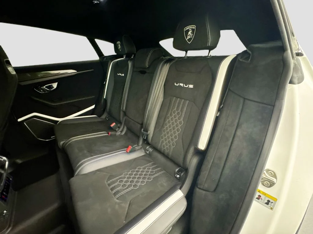 Used 2024 White Lamborghini Performante image 25