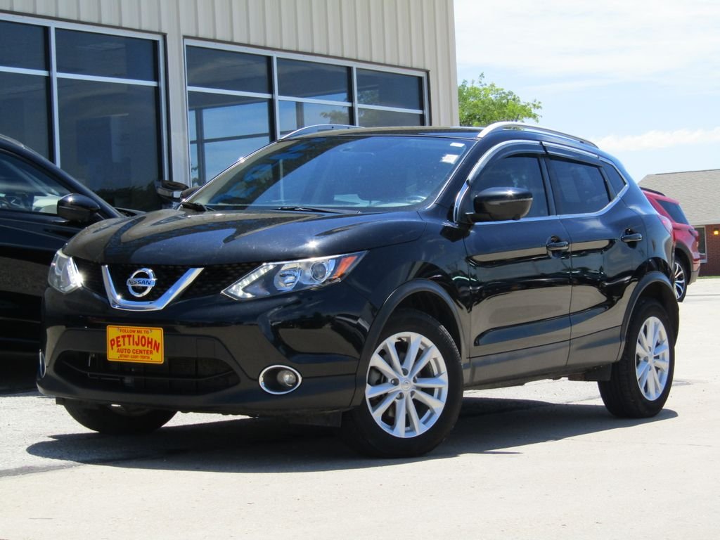 Used 2017 Black Nissan SL image 12