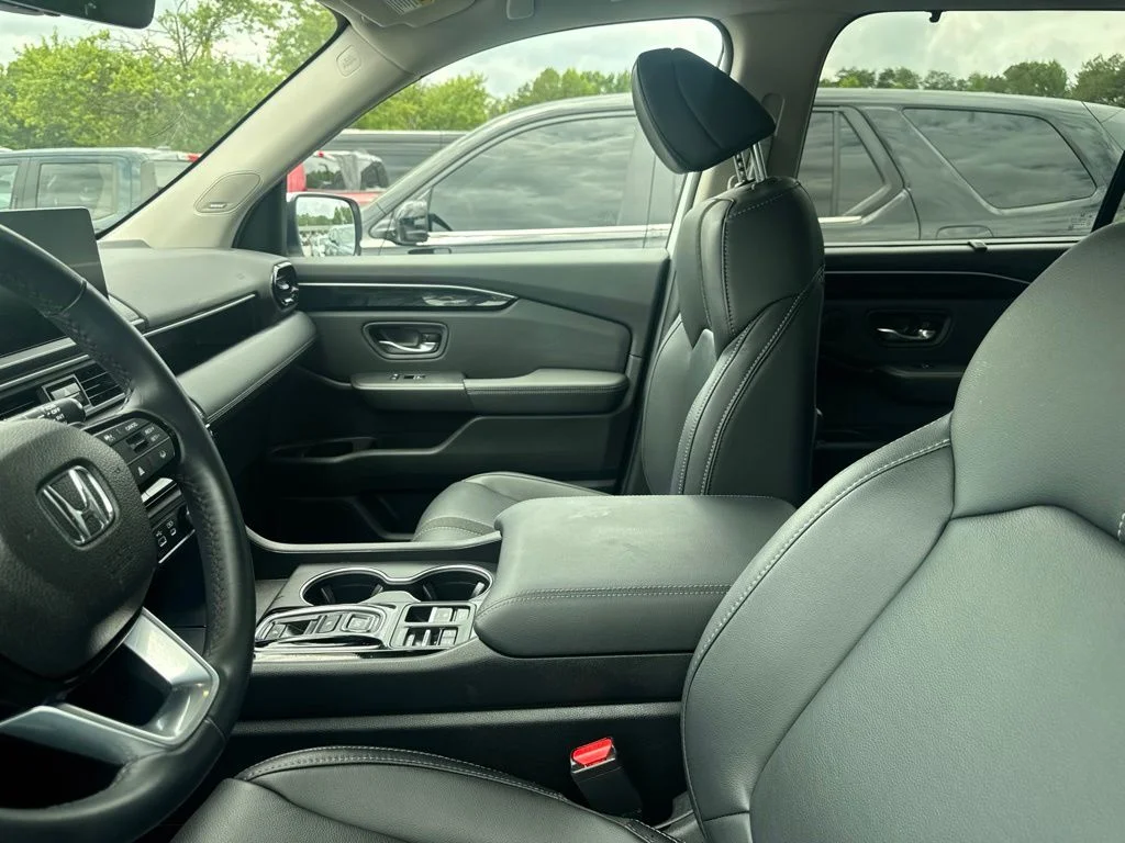 Used 2025  Honda Touring image 3