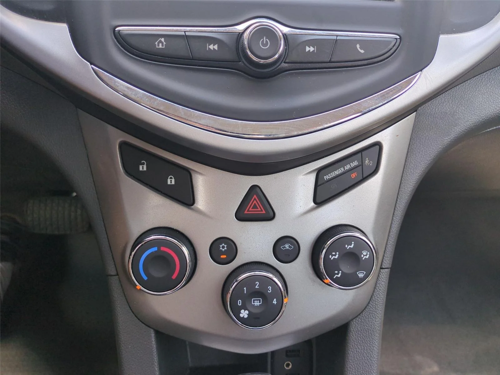 Used 2018  CHEVROLET LT image 27