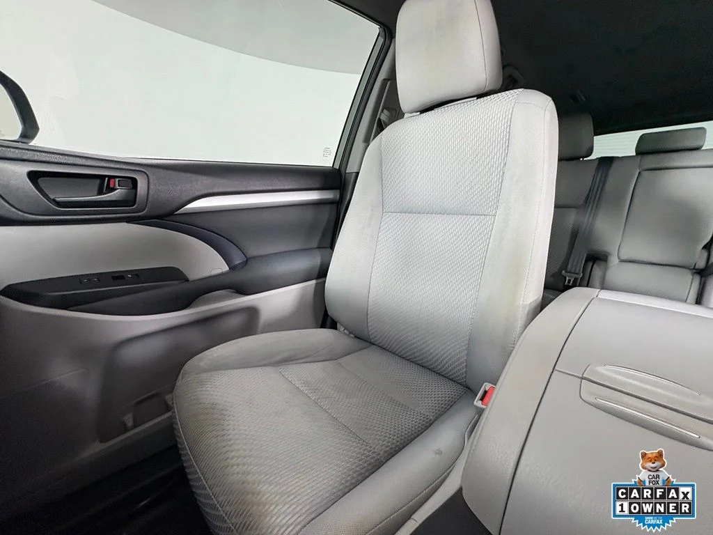 Used 2019 Green Toyota LE image 18