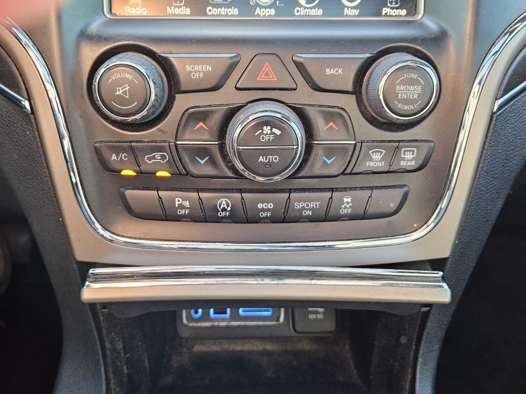 Used 2016 Silver Jeep Limited image 20