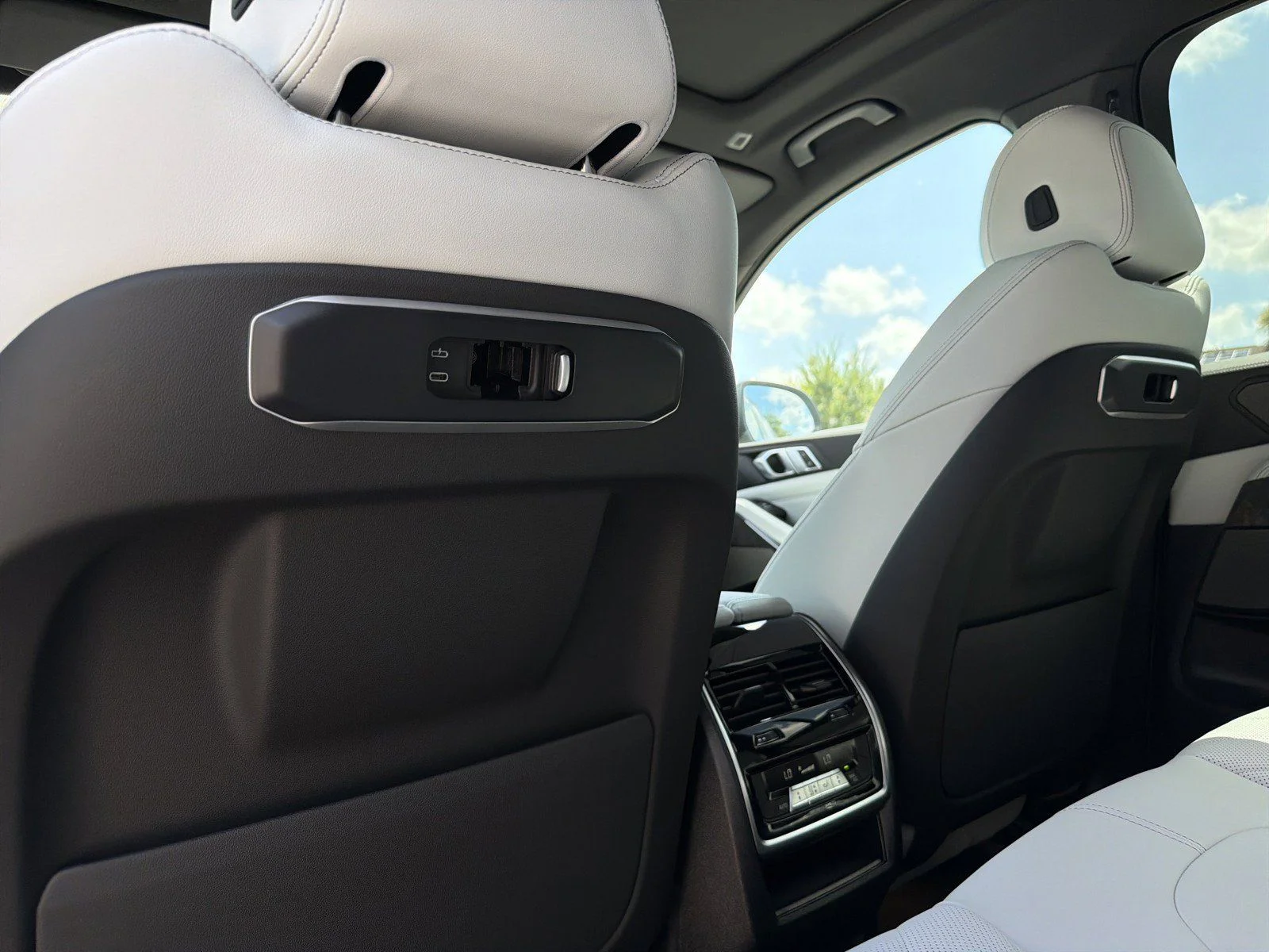 New 2026 Skyscraper Grey Metallic BMW xDrive40i image 21