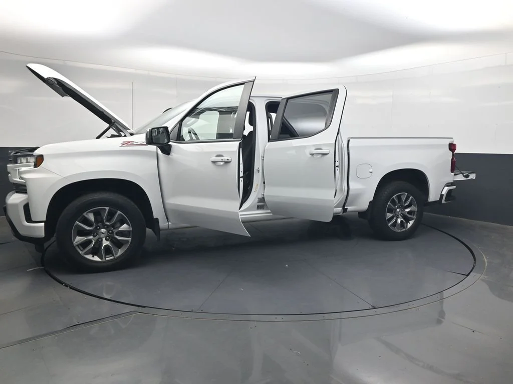 Used 2022 White Chevrolet RST image 51