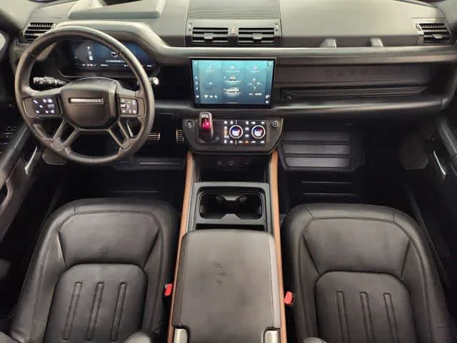 Used 2024 Silicon Silver Premium Metallic Land Rover X image 4