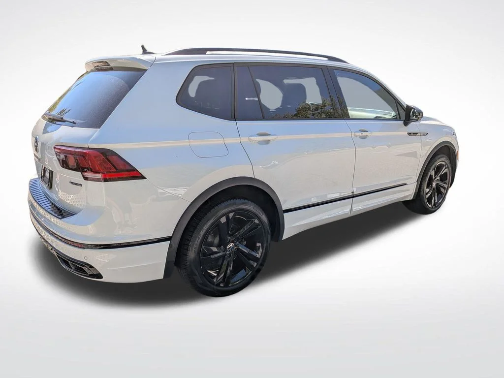 Used 2023 White Volkswagen 2.0T SE R-Line Black image 3