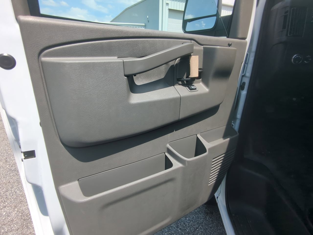 2025 GMC Savana Cargo Work Van - Photo 19