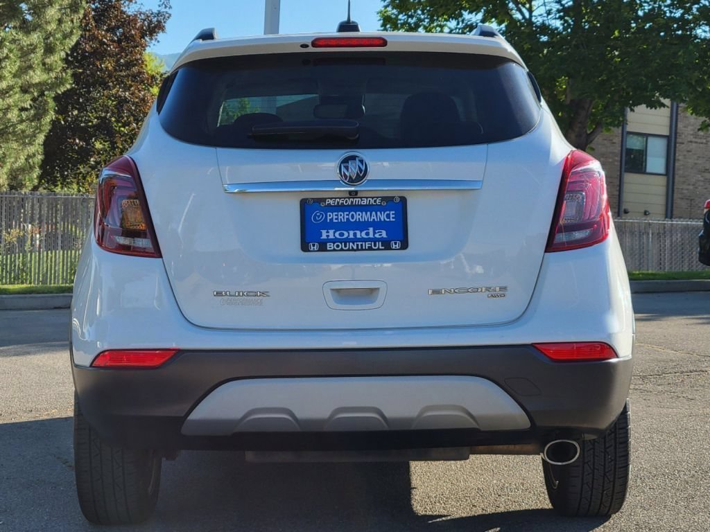 Used 2018 Summit White Buick Essence image 18