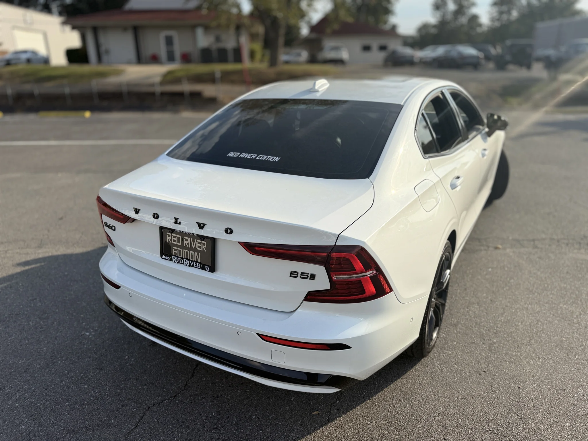Used 2024 Crystal White Metallic Volvo Plus Black Edition image 18