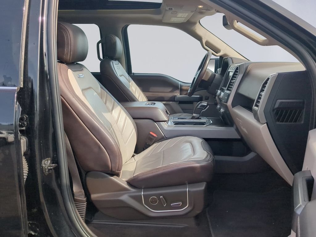 Used 2019  Ford Limited image 19
