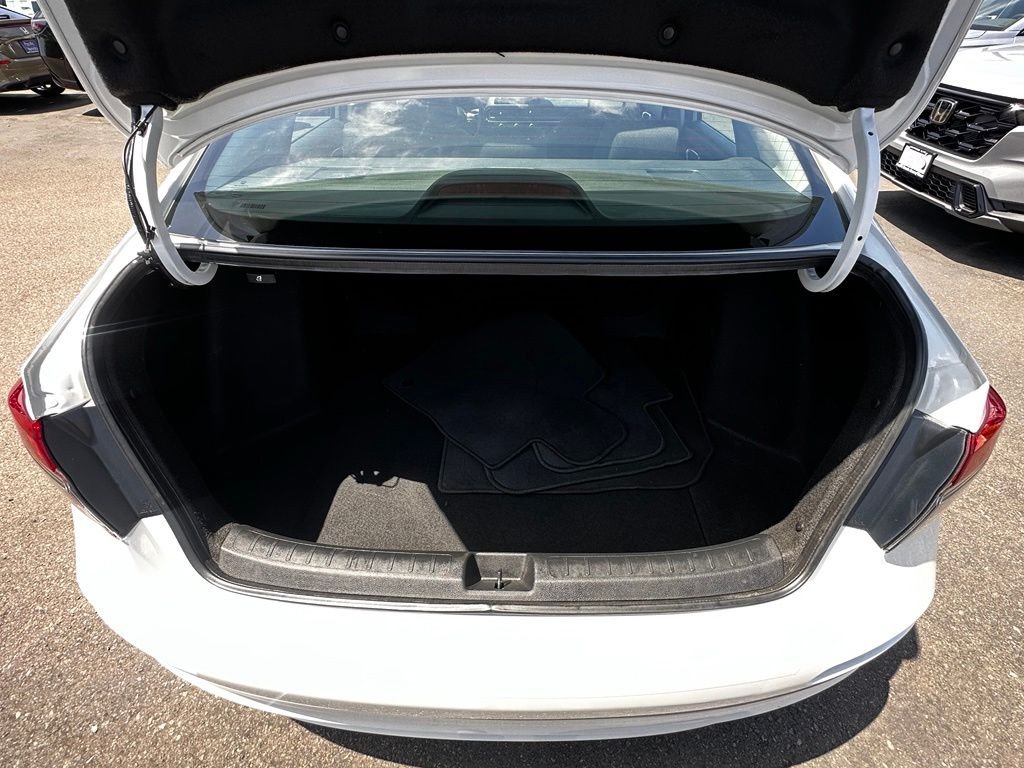 Used 2024  Honda LX image 8