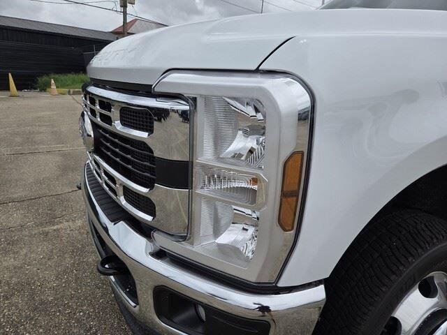 New 2026 Oxford White Ford F-350® XLT image 10