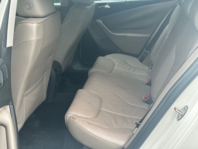 Used 2008  Volkswagen Lux image 20