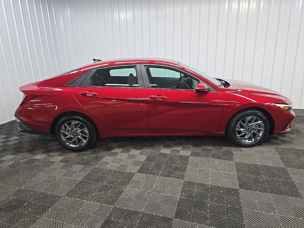 Used 2024 Red Hyundai SEL image 2