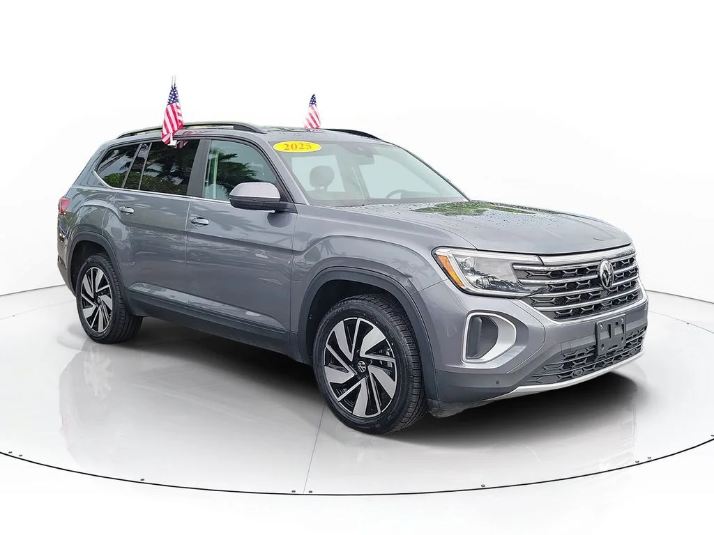 Used 2025 Gray Volkswagen 2.0T SE w/Technology image 2