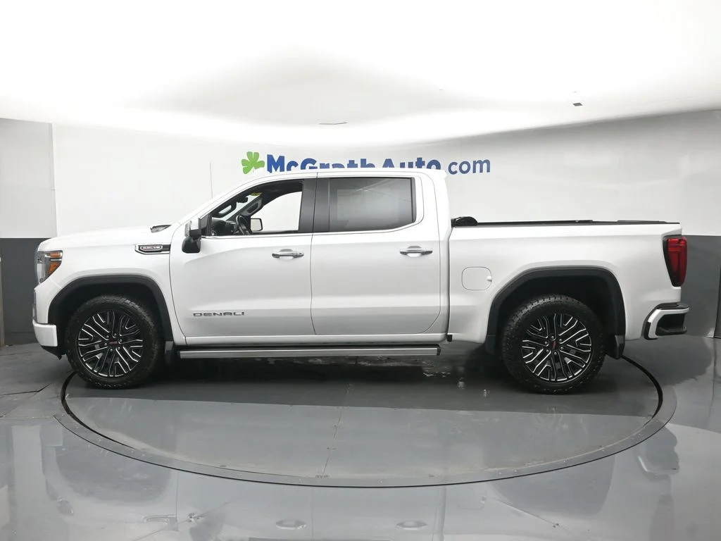 Used 2019 White GMC Denali image 27