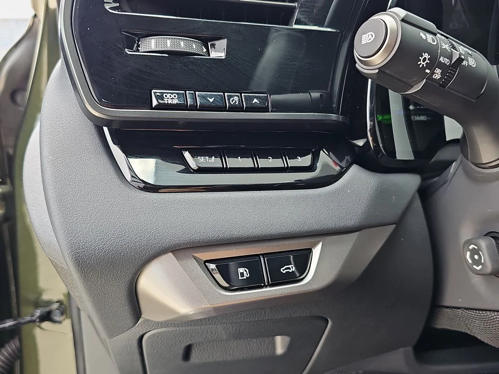 Used 2025 Green Lexus 450h+ Luxury image 27