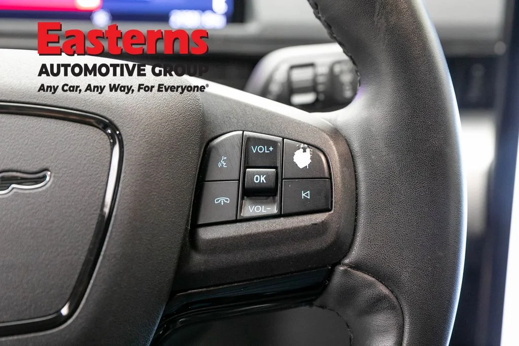 Used 2021 Black Ford Select image 17