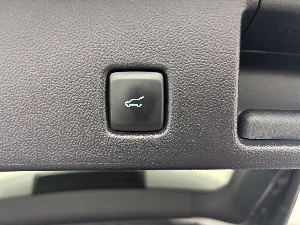 Used 2022 Gray Ford SE image 11