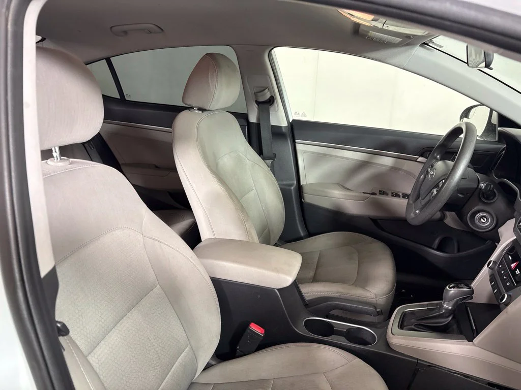 Used 2017 White Hyundai SE image 16