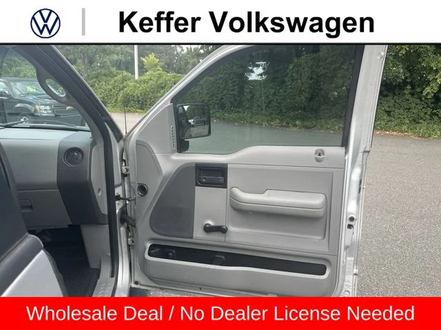 Used 2007  Ford XL image 27