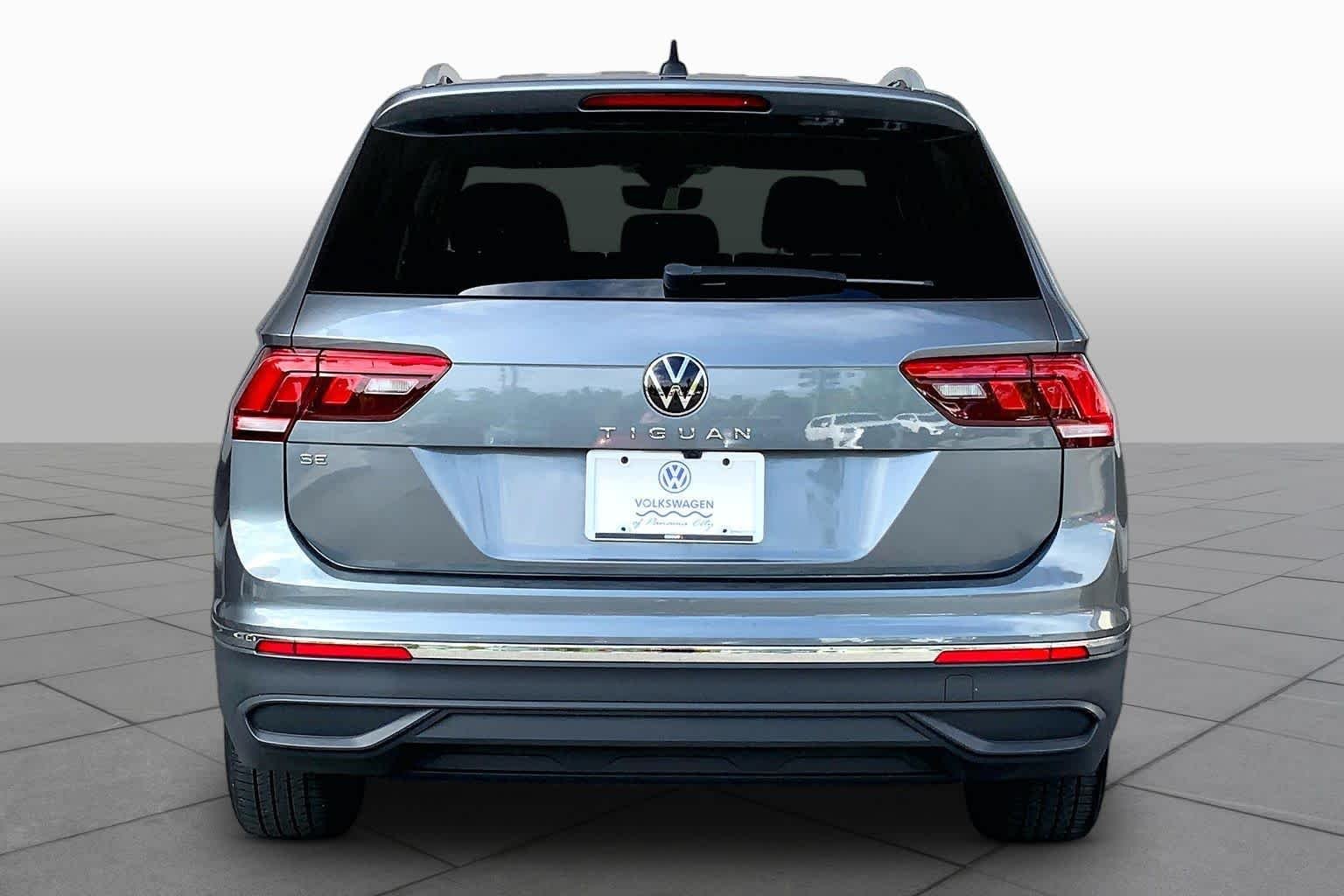 Used 2023 Platinum Gray Metallic Volkswagen SE image 5