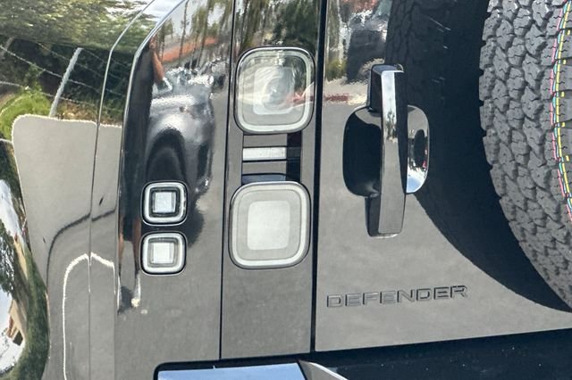 New 2026 Santorini Black Land Rover S image 25